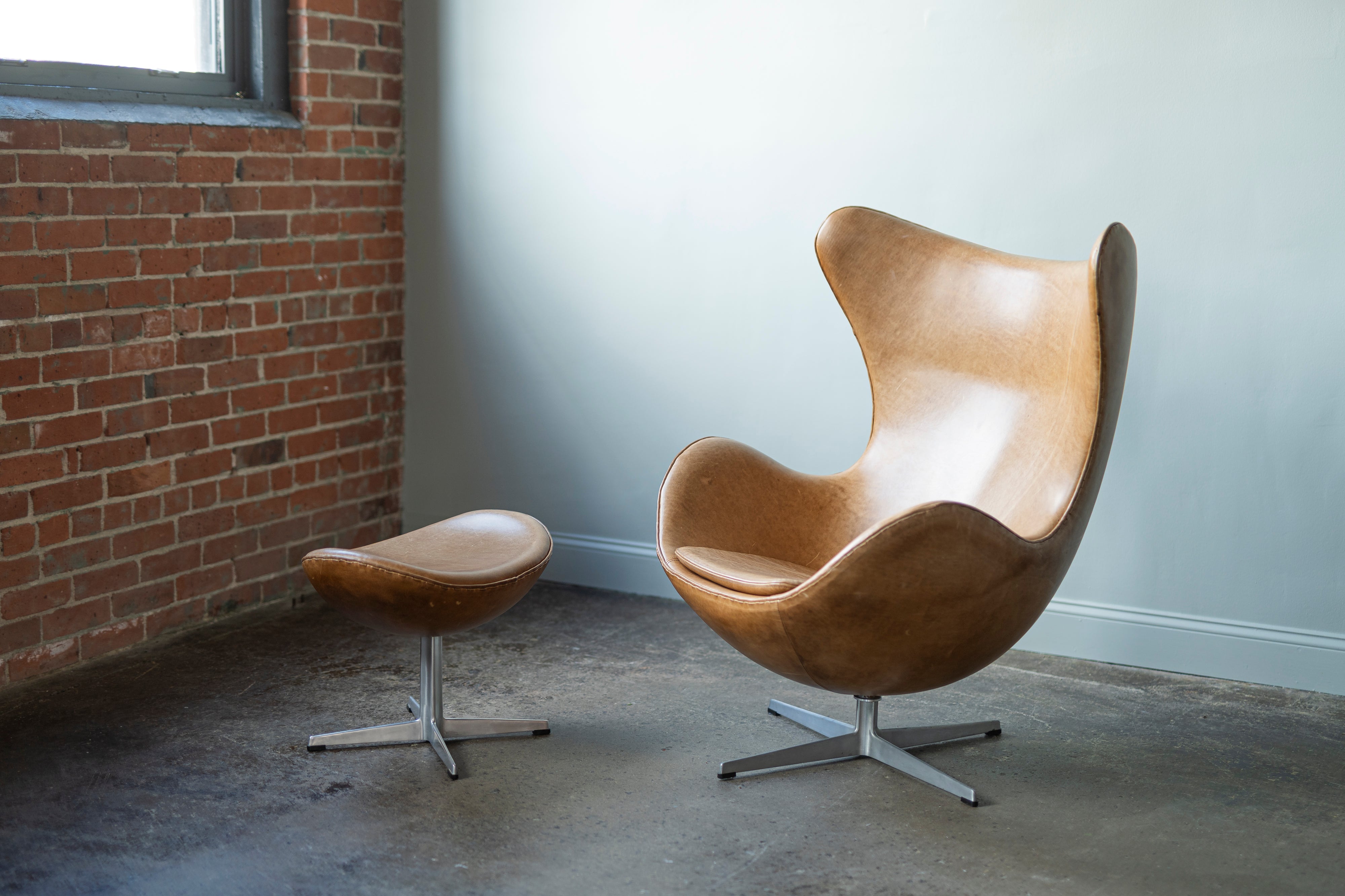 Arne Jacobsen Egg Chair & Ottoman