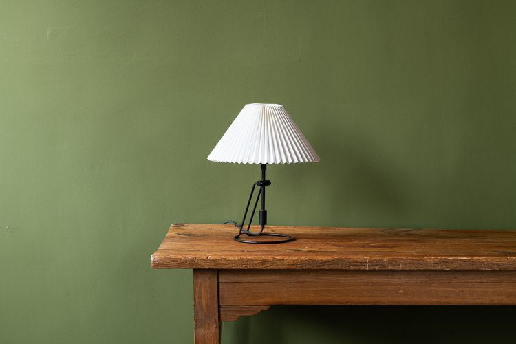 Lamp Le Klint black desk