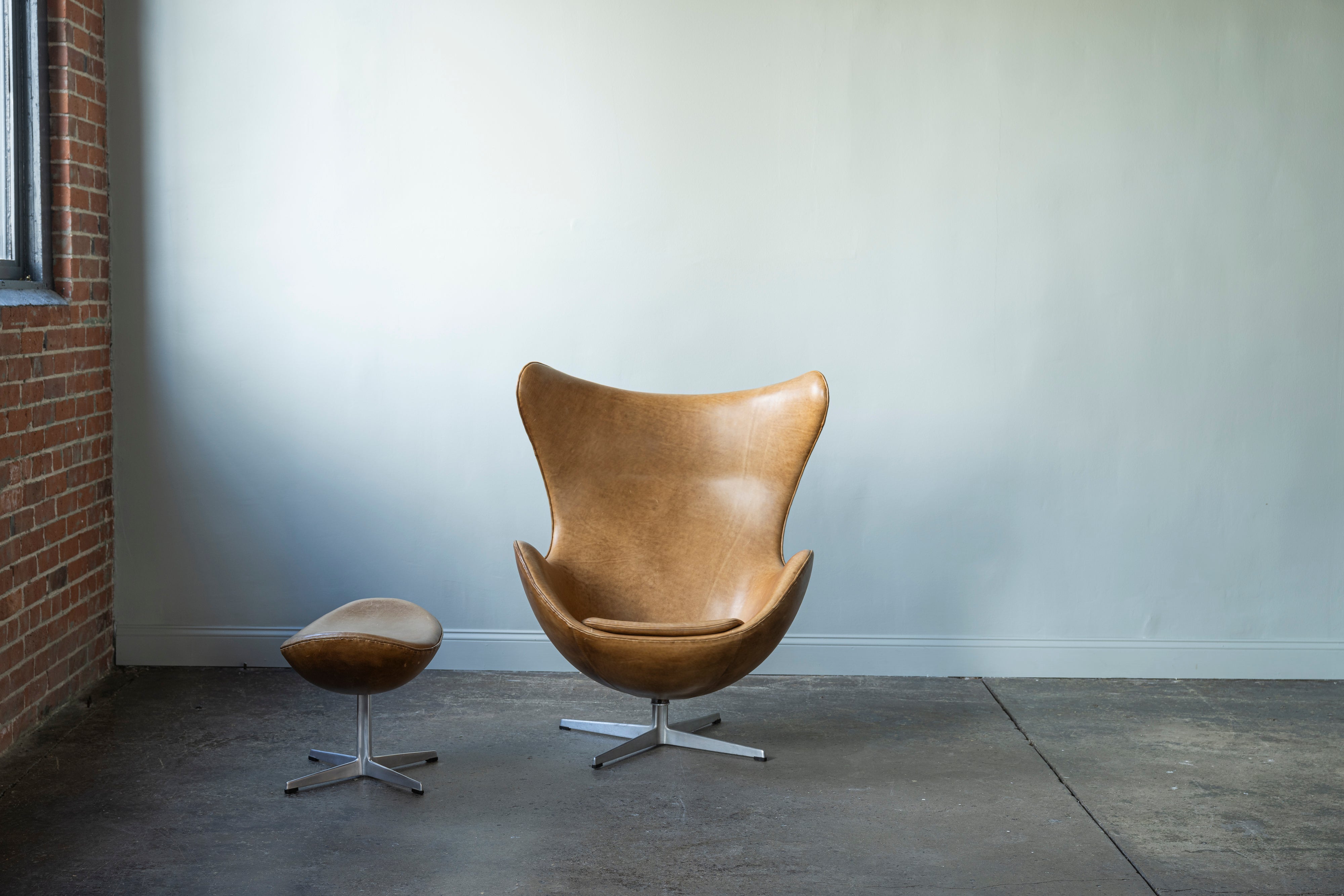 Arne Jacobsen Egg Chair with Ottoman